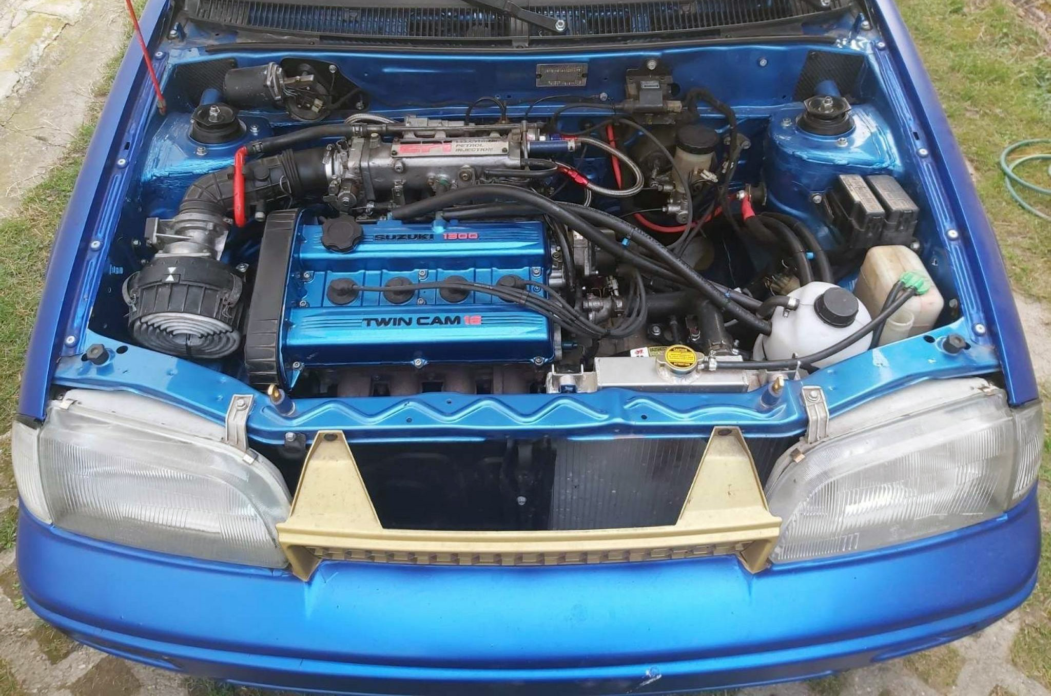 Suzuki Swift GTI engine bay, G13B twincam 16V