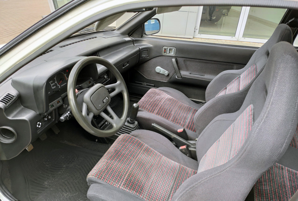 Suzuki Swift GTI interior, seats