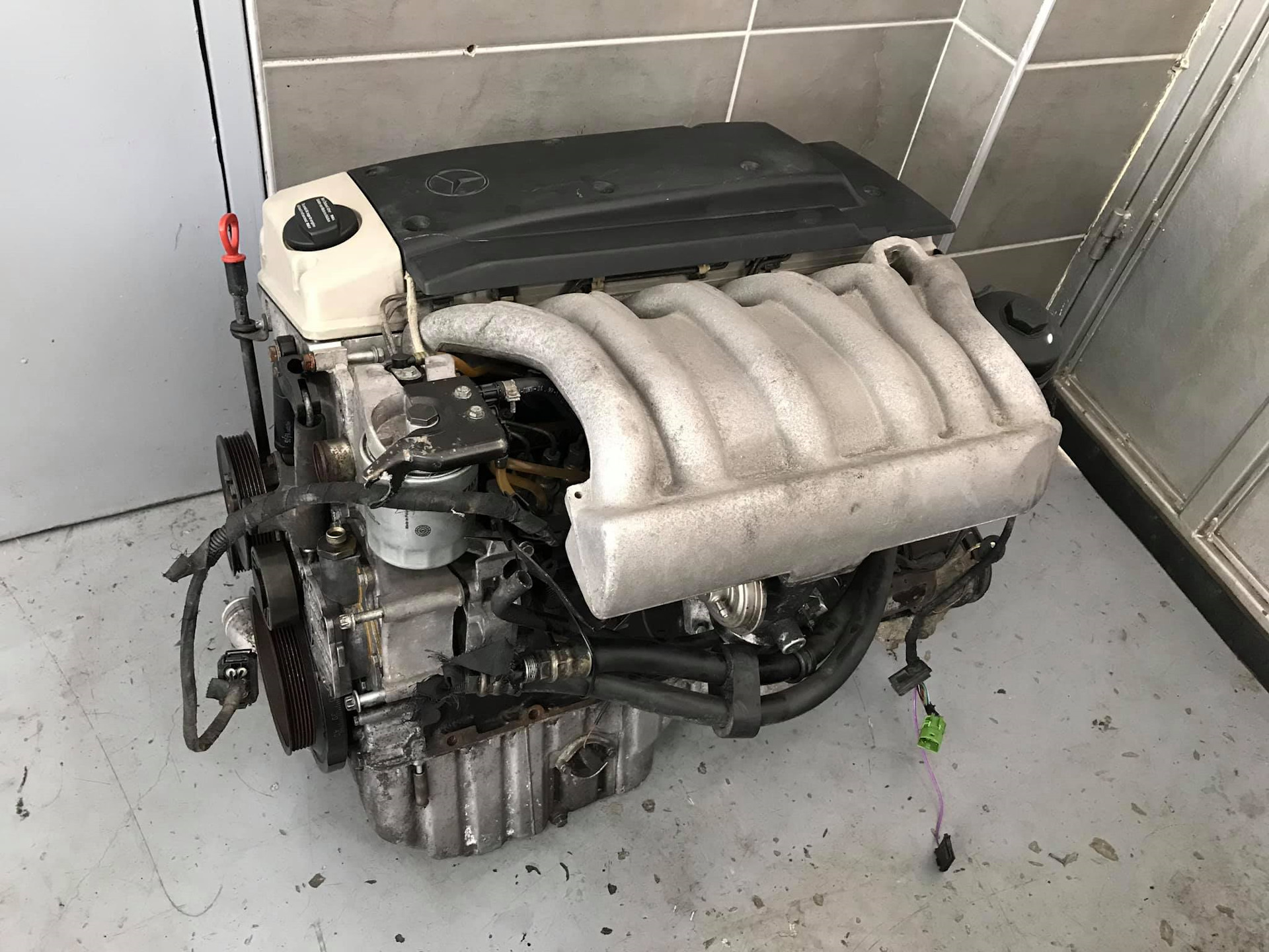 The Mercedes-Benz OM606 Engine: A Legendary Inline-Six Diesel