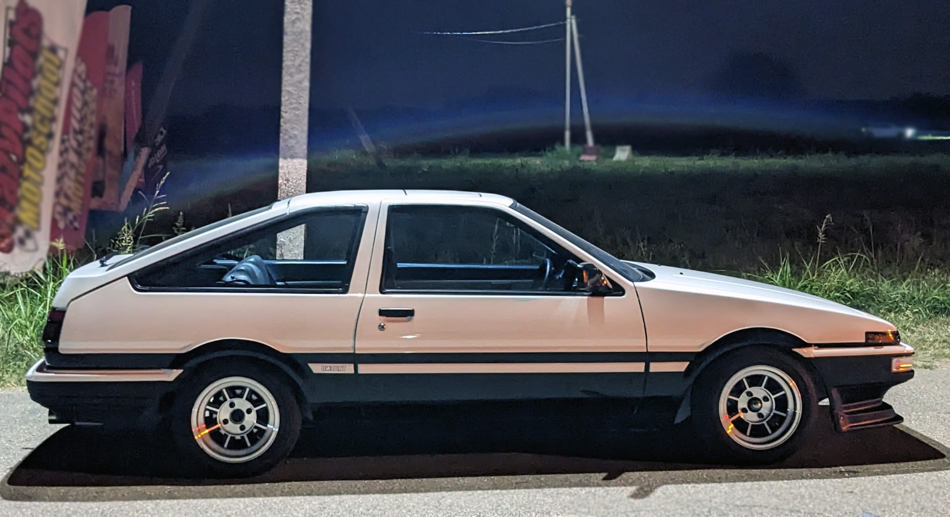 You are currently viewing Old Cars vs New Cars: Why Classic Cars Still Win the Hearts of Enthusiasts